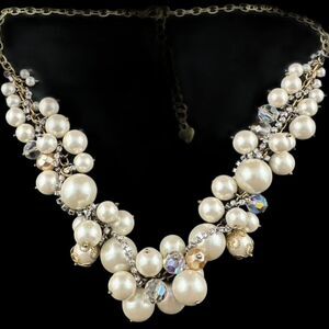 Carolee Unique Baubles Cluster Statement Necklace - Retro Vintage style